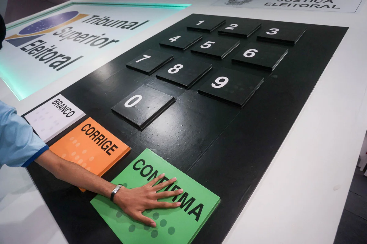 Inteligência Artificial nas Eleições: TSE Enfrenta Desafios com Denúncias de IA para 2026