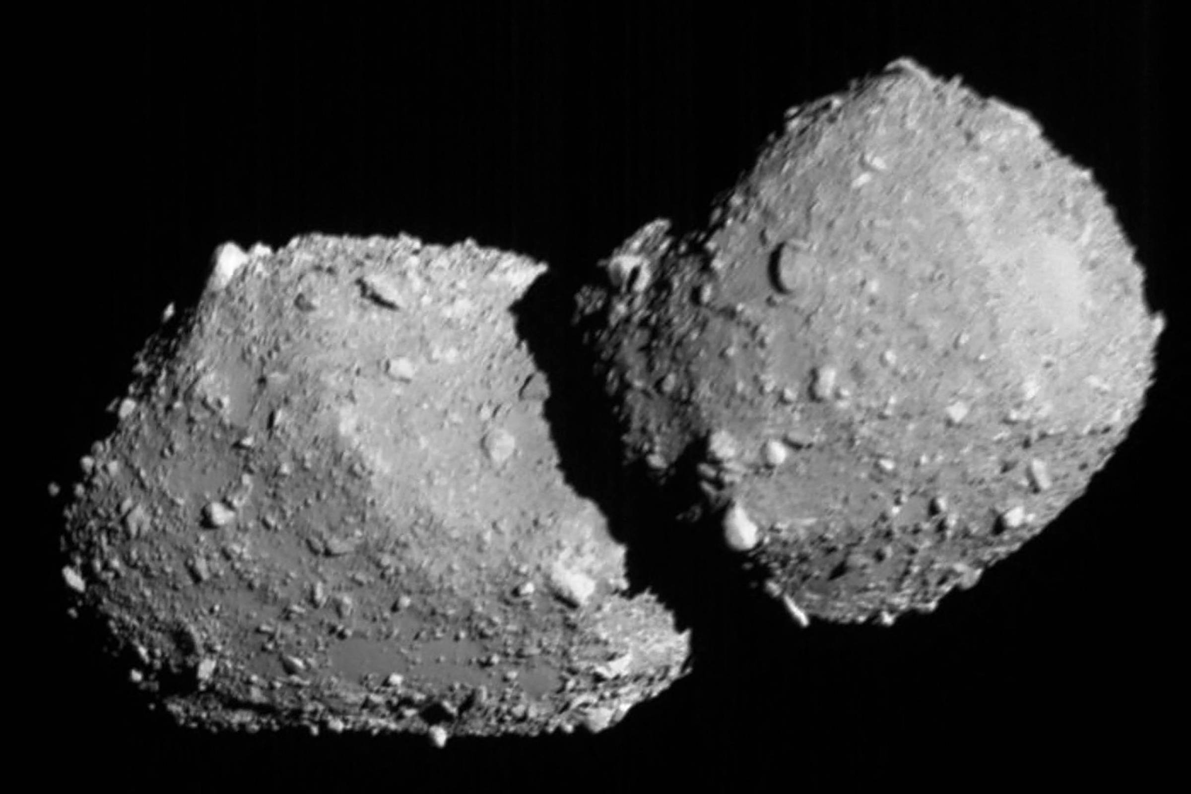 Hayabusa2: Sonda Japonesa Revela Imagens Próximas de Asteroide Torifune