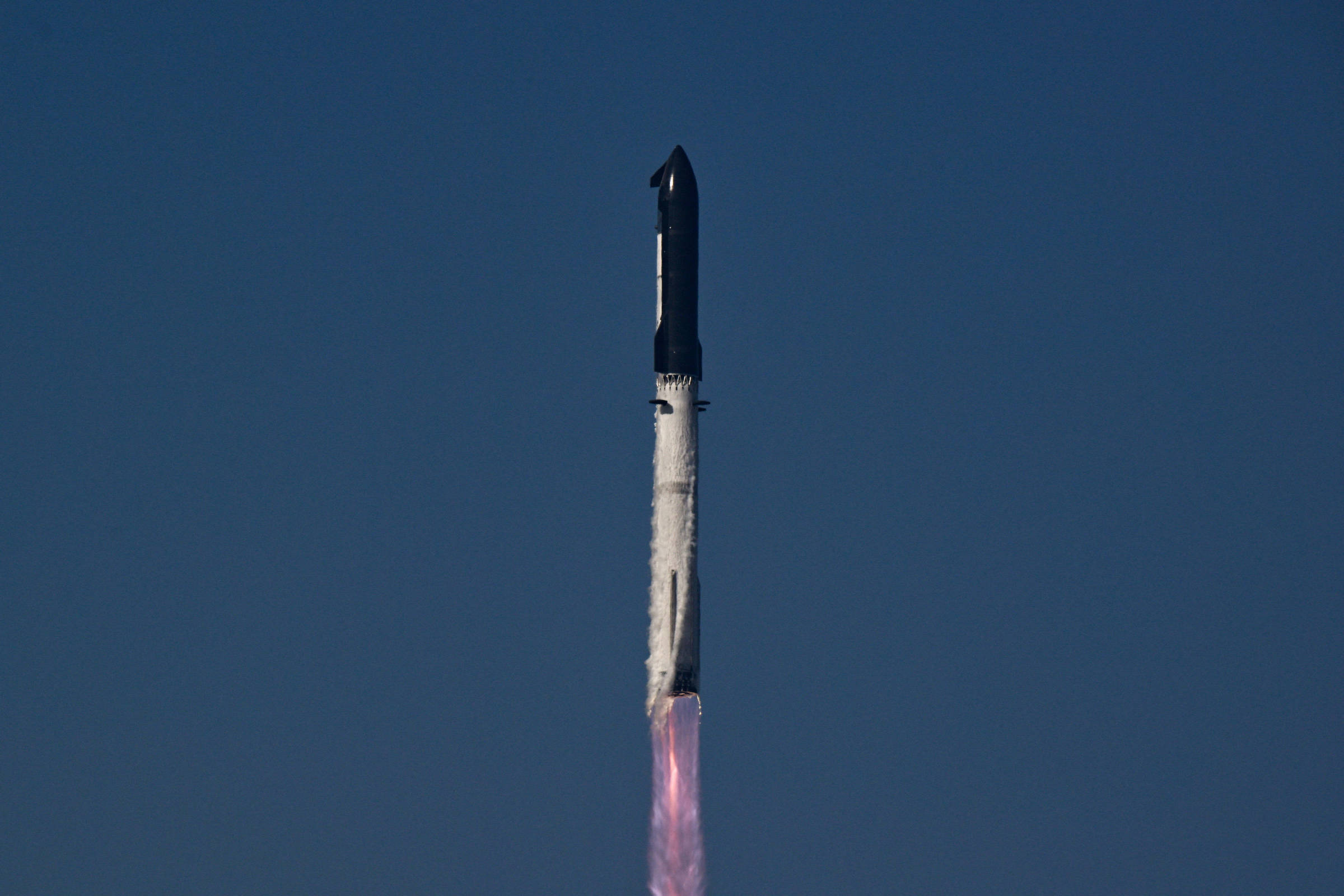 Starship: 13º Voo da SpaceX Acontece, Mas Primeiro Estágio Falha no Pouso