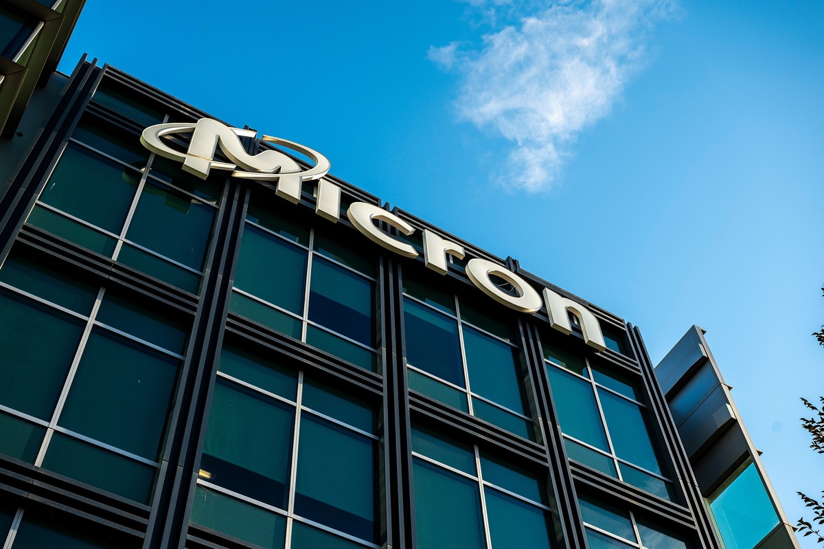 Micron fecha acordos com Qualcomm para chips de IA em veículos