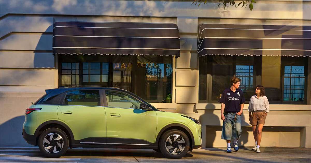 Geely E2 Chega à Europa: Carro Elétrico Chinês Mais Vendido Desafia o Mercado