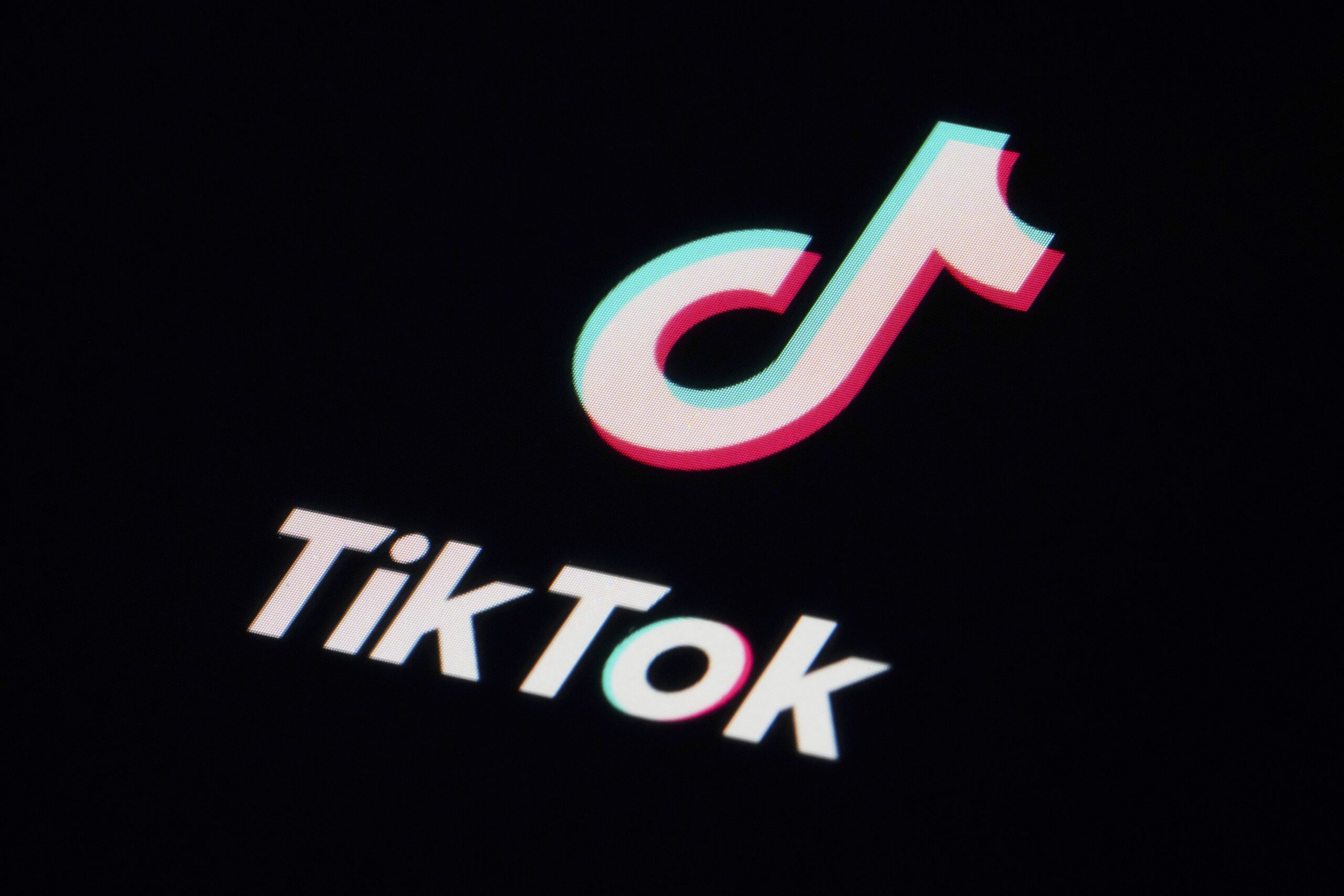 TikTok: União Europeia acusa plataforma de expor menores a riscos online