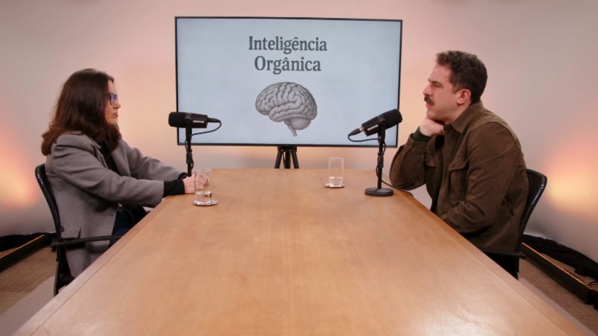 Inteligência Aumentada: Flávia Mentone e a Acessibilidade Real no Mercado de Trabalho