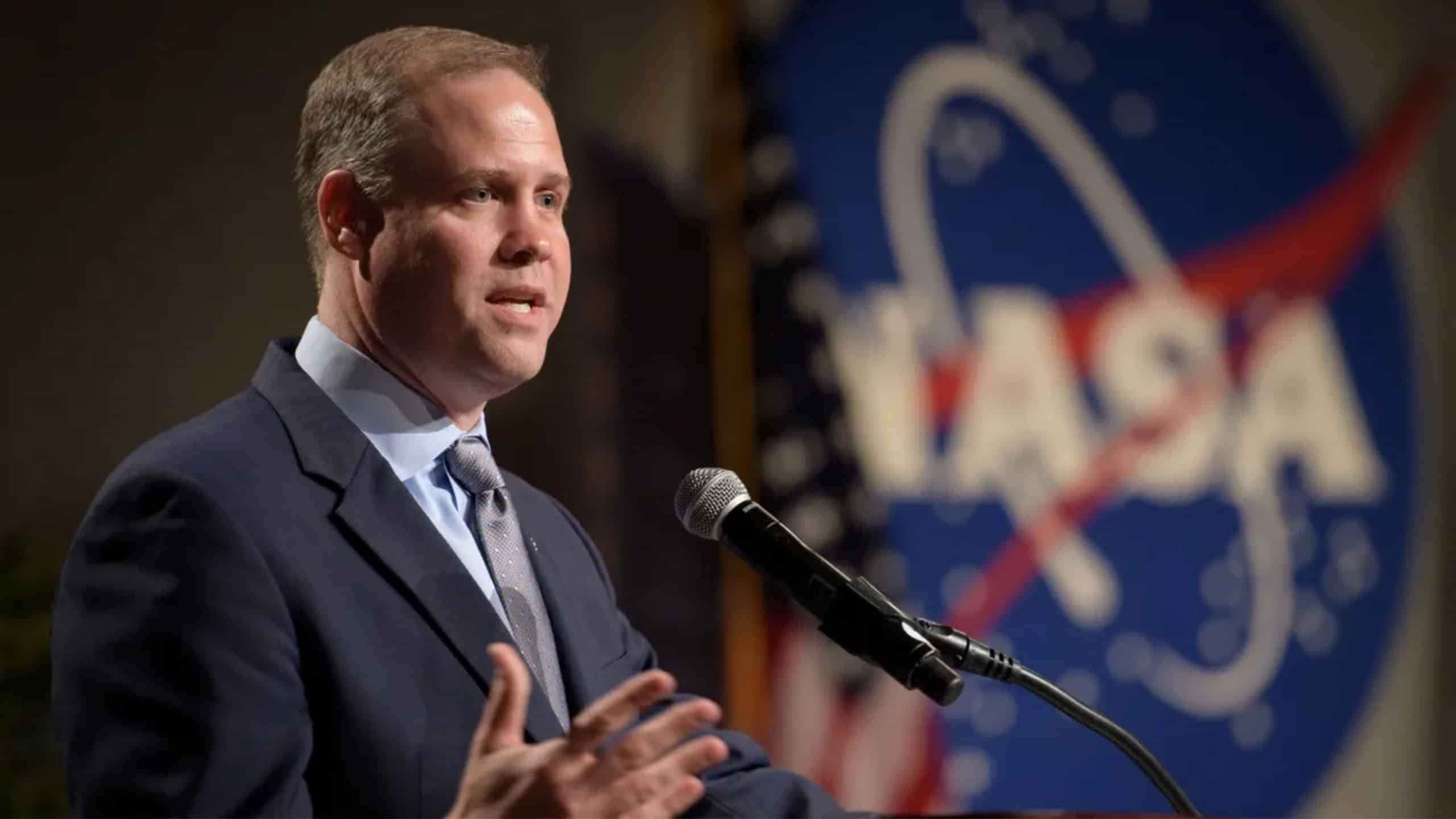 Volta à Lua: ex-chefe da NASA alerta para riscos no programa Artemis