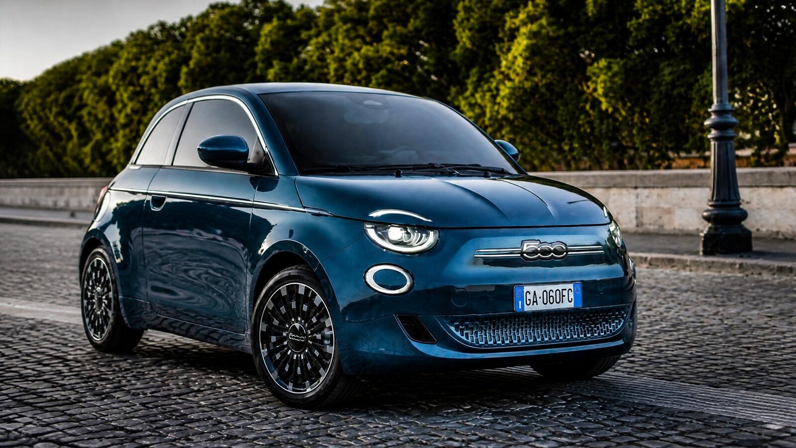 Fiat 500e fica até R$ 25,7 mil mais barato com subsídio britânico