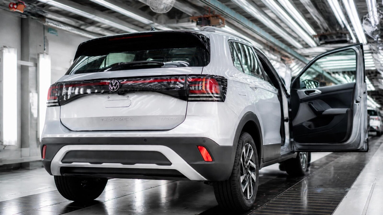 Brasil Veículos: VW e Fiat crescem globalmente com mercado local