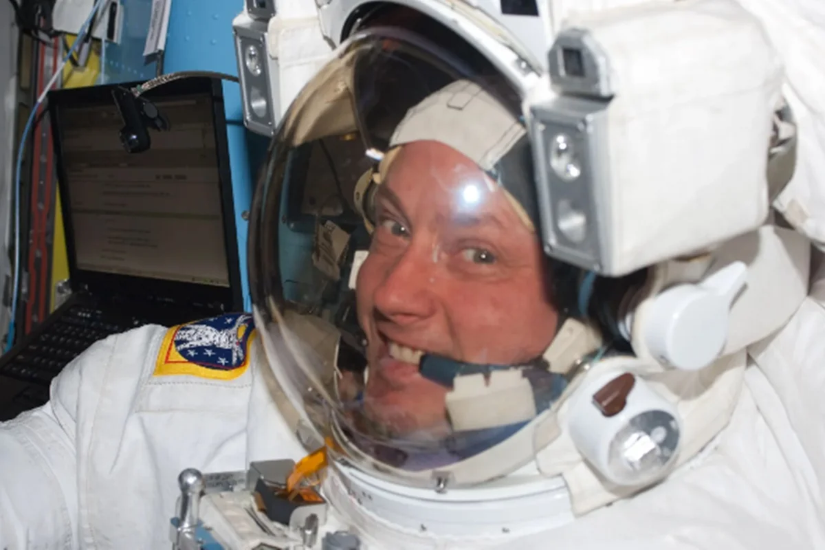 Mike Fincke: Astronauta da NASA se aposenta após emergência médica misteriosa no espaço