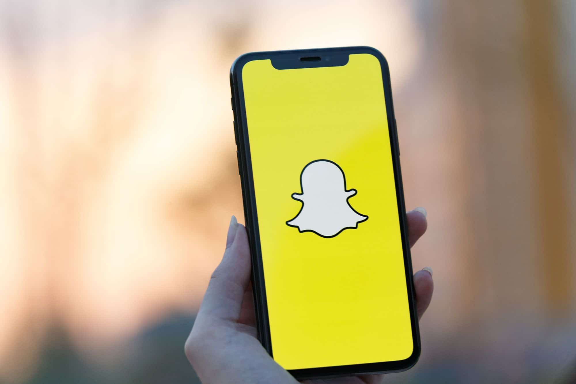 Conteúdo de IA: Snapchat, YouTube e LinkedIn em Guerra Contra o Lixo Digital