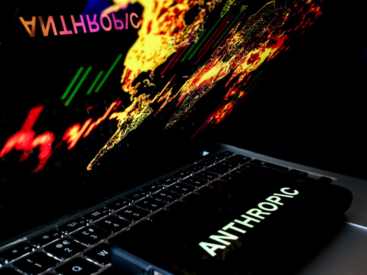 Anthropic acusa rivais chinesas de extração indevida de dados para treinar IAs