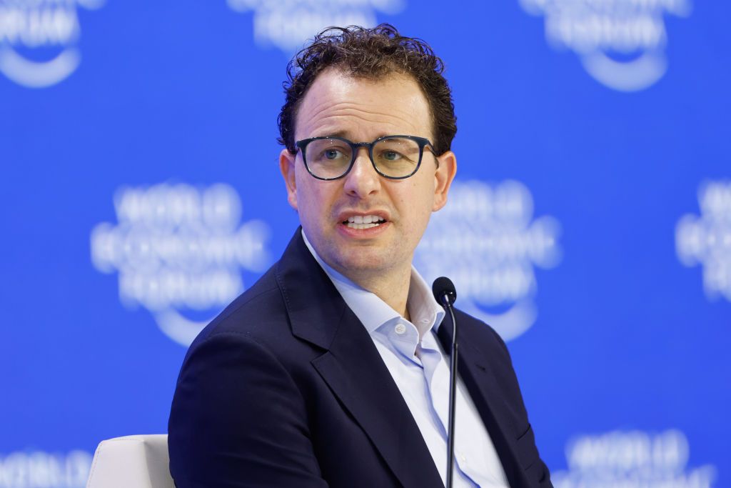 Anthropic escolhe Accenture como primeira avaliadora embutida de IA