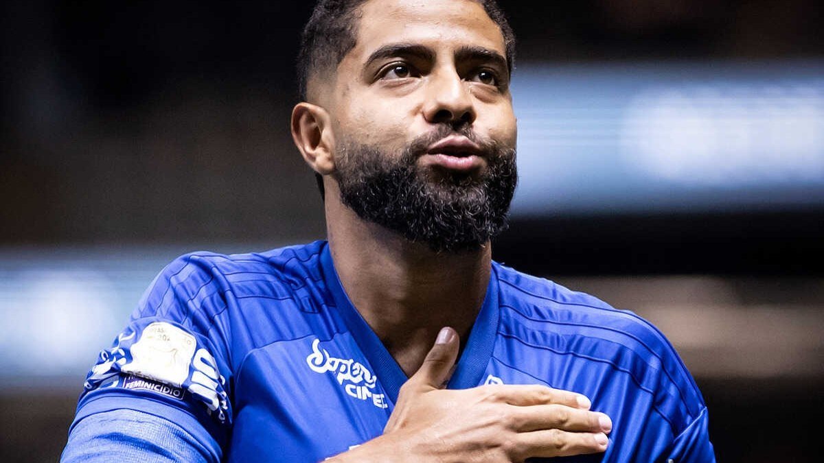 João Marcelo sofre lesão no joelho e desfalca o Cruzeiro até o fim da temporada