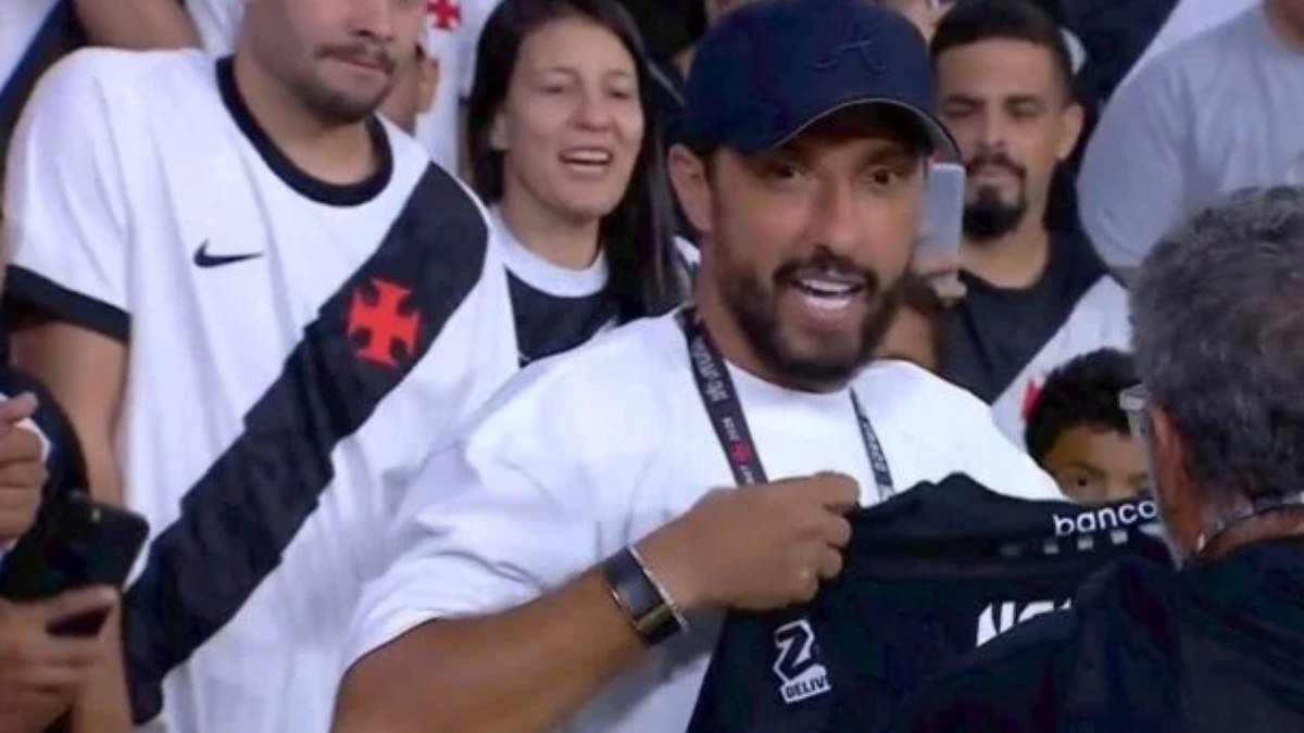 Nenê Vasco: Ídolo Marca Presença no Maracanã em Jogo Decisivo