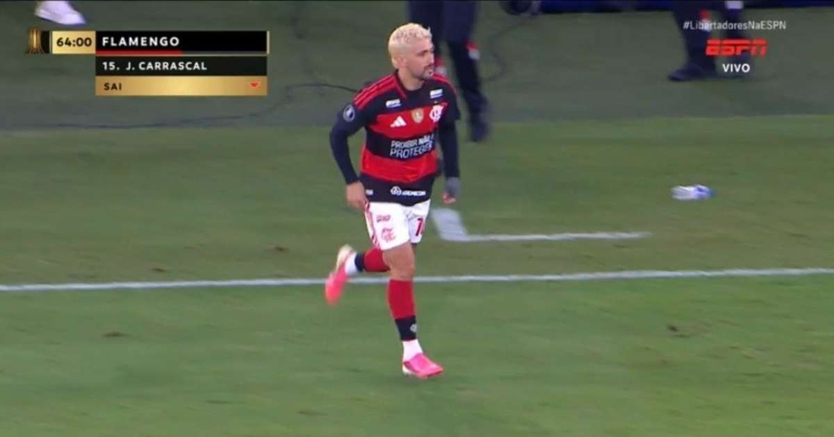 Arrascaeta retorna ao Flamengo após quase um mês fora
